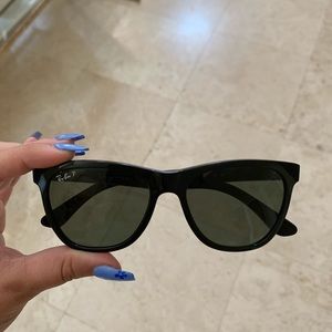 Black Polarized Ray-Ban Sunglasses